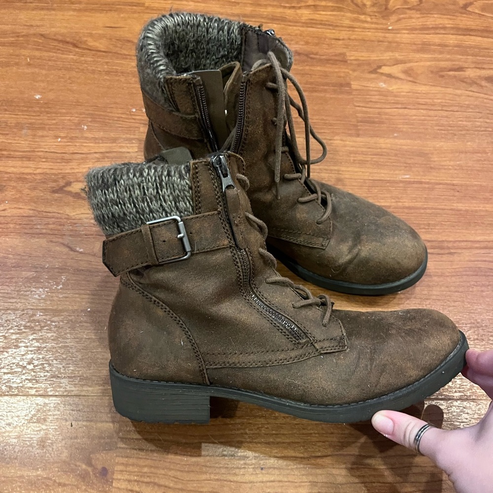 Size 10 women’s American Eagle Brown Boots